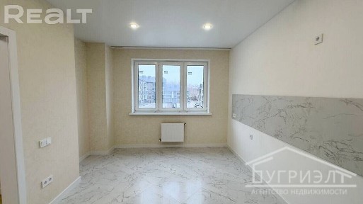 Трехкомнатная квартира, пр-т Республики - 250493