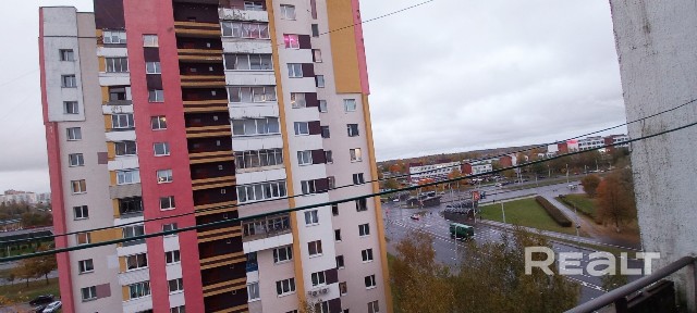 Просторная квартира 92м2 в спальном районе города.
