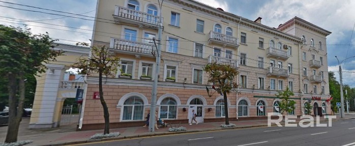 Трехкомнатная в центре города.