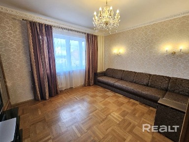 Продается 4-комнатная квартира в центре Бресте по улице Энгельса