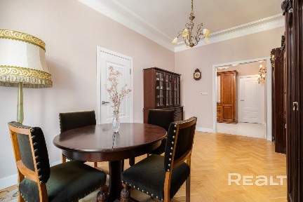 Инвестиция в статус. 4-комнатная квартира (95,6 м²) в клубном кирпичном доме на ул. Володарского.