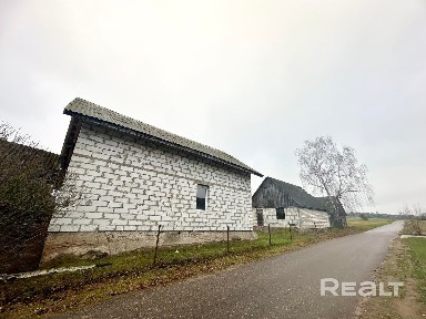 незавершенное капитальное строение д. Каролино (рядом усадьба для отдыха Каролино)