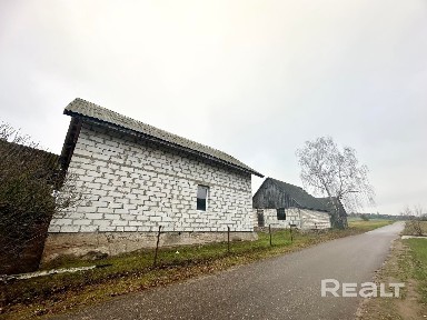 незавершенное капитальное строение д. Каролино (рядом усадьба для отдыха Каролино)
