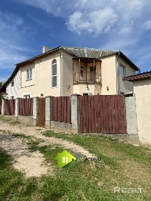 Двухэтажный дом (часть дома) по пер. Гвардейскому.