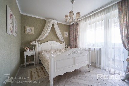 3-комнатная квартира с ремонтом в центре. Парк Победы.