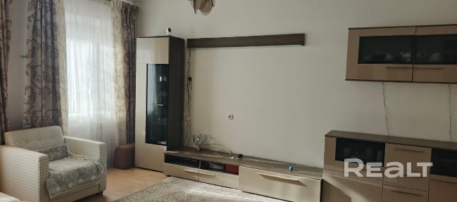 Продаётся полдома (51/100) долей) в г. Рогачёв на ул. Генерала Петровского 11.