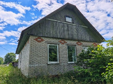 Продаётся кирпичный дом в деревне Артуки Речицкого района.