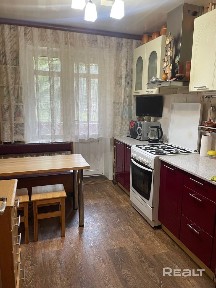 Продается четырехкомнатная квартира, ул. Чкалова