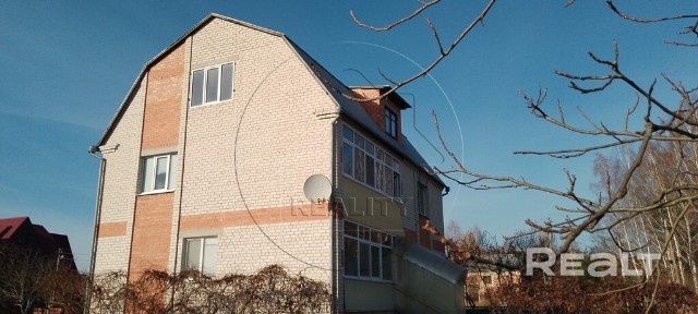 Крепкий дом в пригороде Бреста