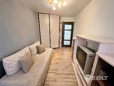 В продаже аккуратная, светлая и теплая двухкомнатная квартира в хорошей локации г. Гродно.