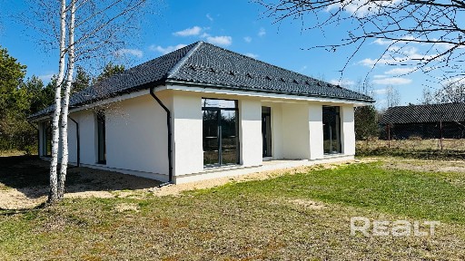 Индивидуальный проект в сосновом лесу у реки.