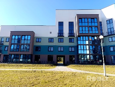 Двушка с собственной террасой в современном доме вблизи лесолпарковой зоны и речки