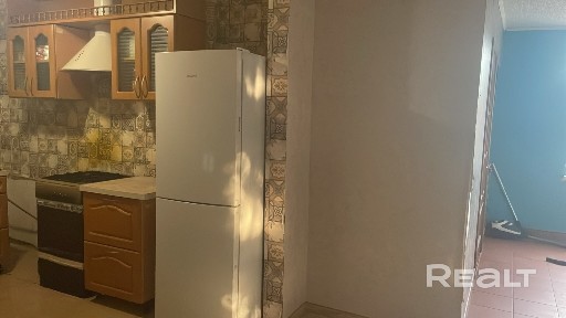 Сдам 1й этаж дома гараж парковка на самосвал и три легковых автомобиля 3 сотки земли