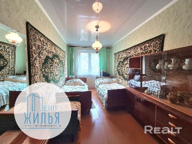 Аккуратная 2-х комнатная квартира в зеленом районе города по ул. Домбровского, 31