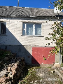 Просторный дом с гаражом и всеми удобствами в удобном месте!