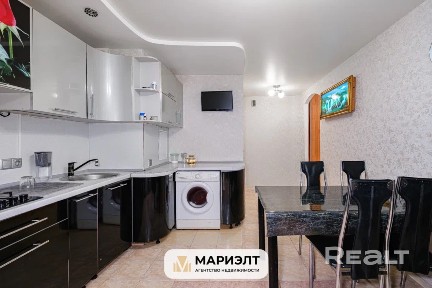 Трехкомнатная квартира в Малиновке.