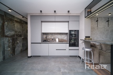 2-к квартира 57 м² в ЖК Минск-Мир. Дизайнерский ремонт, техника Bosch, готова к заселению.