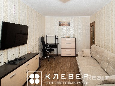 Продается отличная 3х комнатная квартира с хорошим ремонтом по ул. Нестерова 86/3