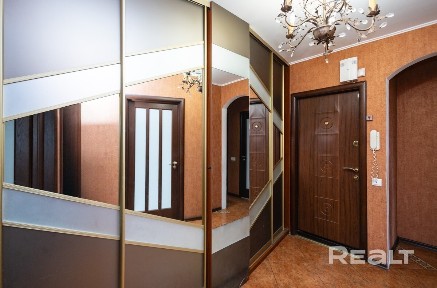 Продается 3-комнатная квартира на улице Нестерова. Квартира утеплена с фасада!