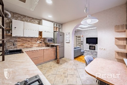 Тишина в центре города. Кирпичный дом после ремонта. Чистая продажа