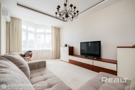 1-комнатная квартира (студия) с ремонтом (49.5м2) на ул. Пионерская, 3