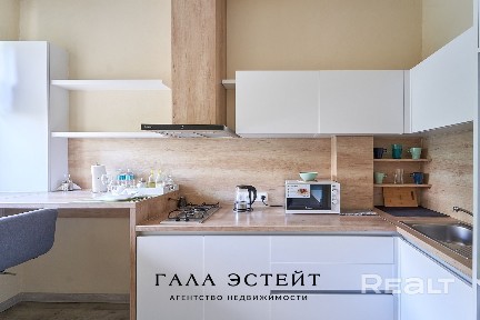 1-комнатная квартира с высокими потолками в центре города, ул. Карла Маркса, д. 21А