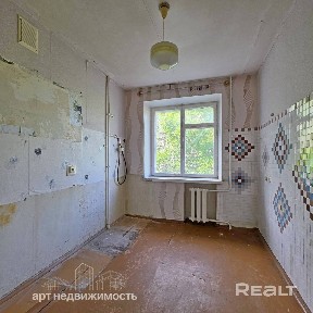 Продается просторная и светлая 2-х комнатная квартира.
