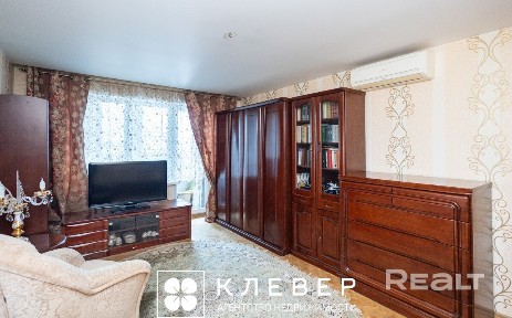 Продается просторная, уютная 3-х комнатная квартира по адресу Долгиновский тракт д. 44