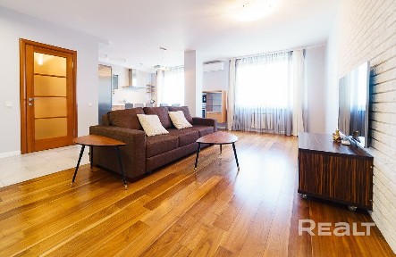Продается просторная 2-комнатная квартира 74 м² с дизайнерским ремонтом
