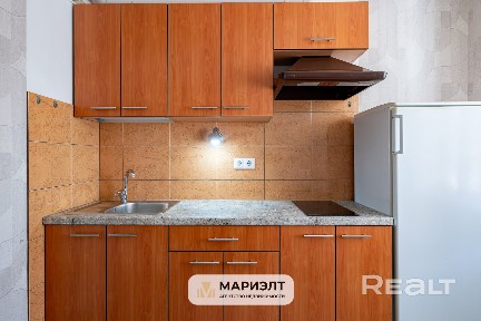 Продается 1-комнатная квартира возле ст. м. 