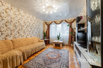 Продаётся 4-комнатная квартира по ул. Сурганова, 56.