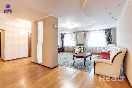 Просторная (более 120 м2) 3-комнатная квартира возле Комаровки