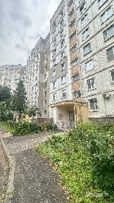 Четырехкомнатная квартира, не испорченная дизайнерским ремонтом в Уручье!