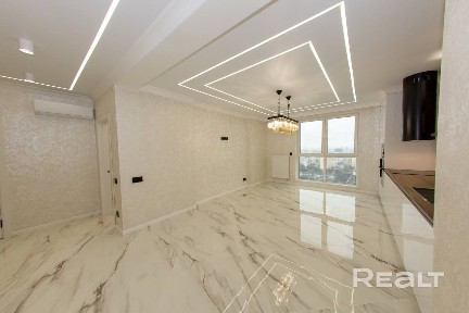 Продаётся трехкомнатная квартира с евроремонтом в доме Флоренция - 450168