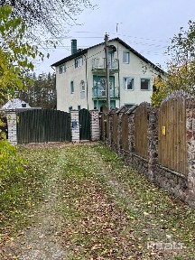Продаётся просторный коттедж 258 м² с баней и яблоневым садом в Любуже