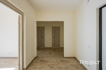 Продаётся 1 комнатная квартира с паркингом.