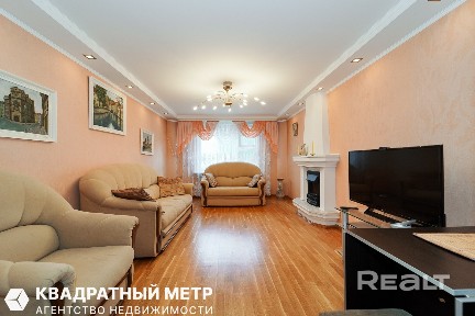 Просторная 3-комнатная квартира с мебелью на Великоморской, 12