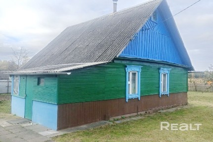 Продается добротный деревянный дом с баней и гаражом в живописном агрогородке Свислочь.