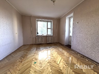 Продаётся светлая двухкомнатная квартира в микрорайоне Восток по улице Ленинградская