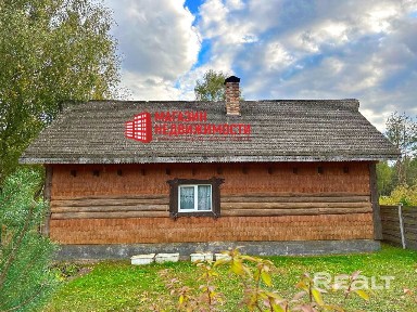 Хутор рядом с сосновым лесом на берегу Немана в деревне Загорники